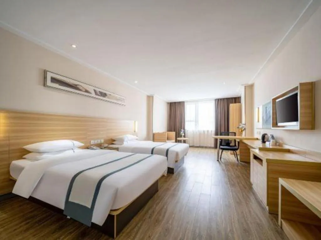 Bed in City Comfort Inn Maoming High Speed Railway Station Wenming Road