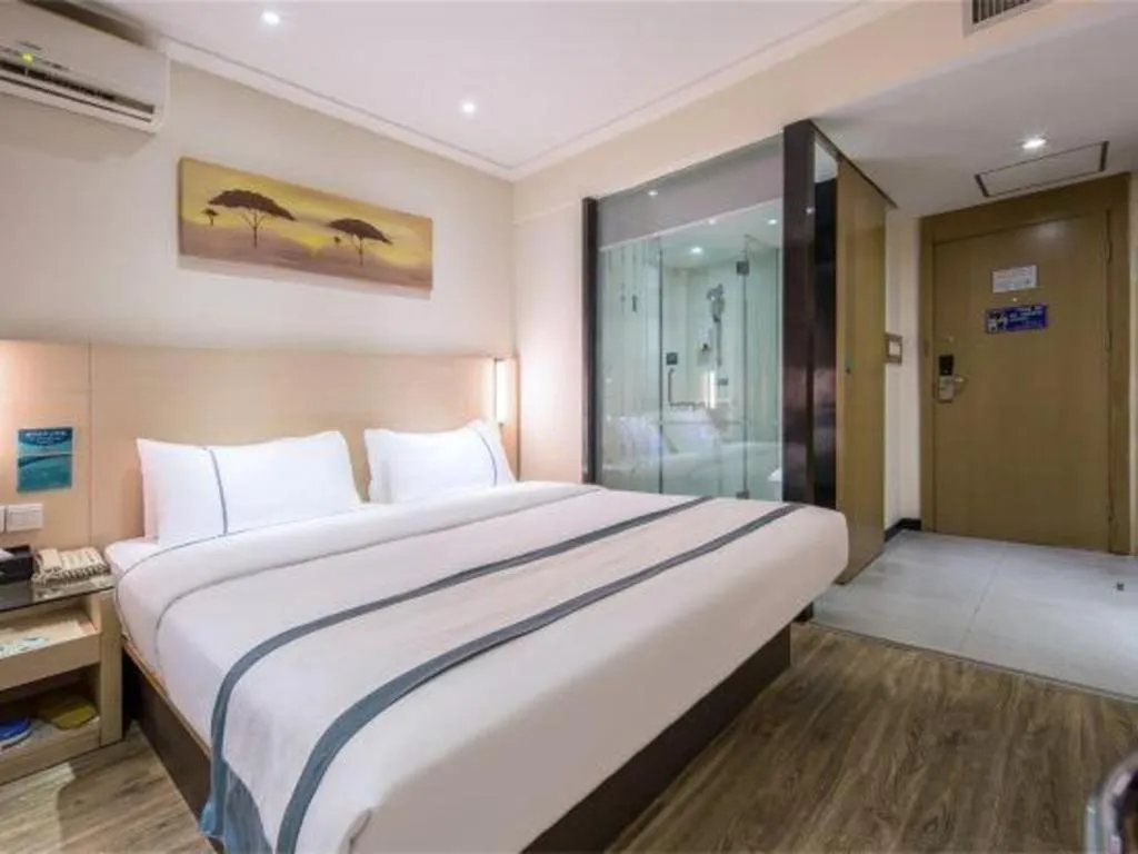 Bed in City Comfort Inn Maoming High Speed Railway Station Wenming Road