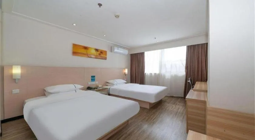 Bed in City Comfort Inn Maoming High Speed Railway Station Wenming Road