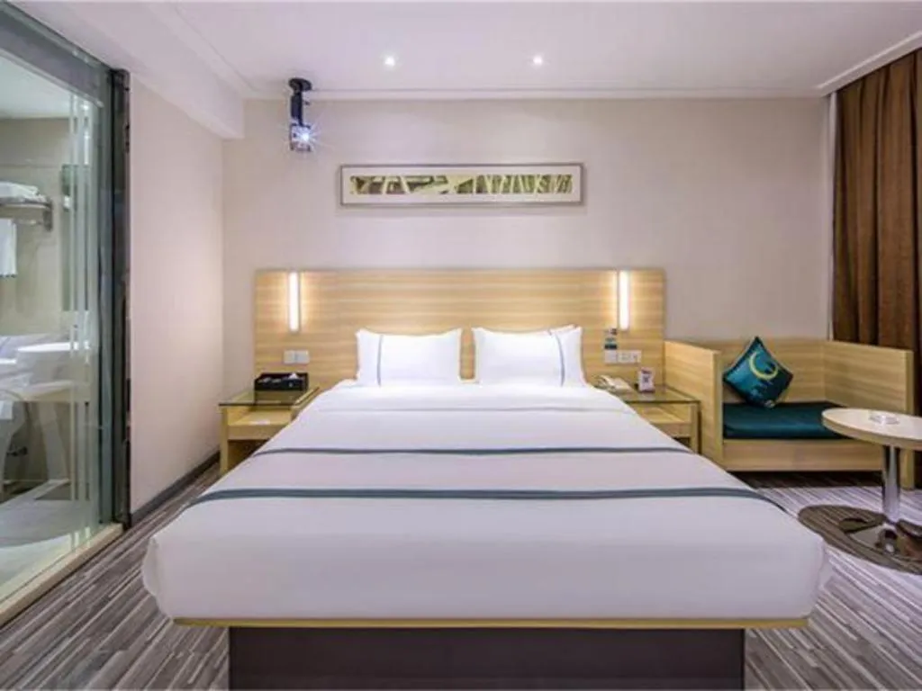 Bed in City Comfort Inn Maoming High Speed Railway Station Wenming Road