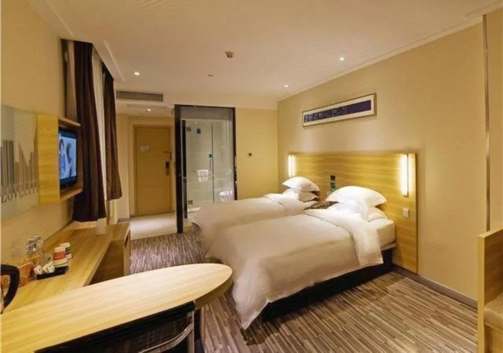 Bed in City Comfort Inn Maoming High Speed Railway Station Wenming Road