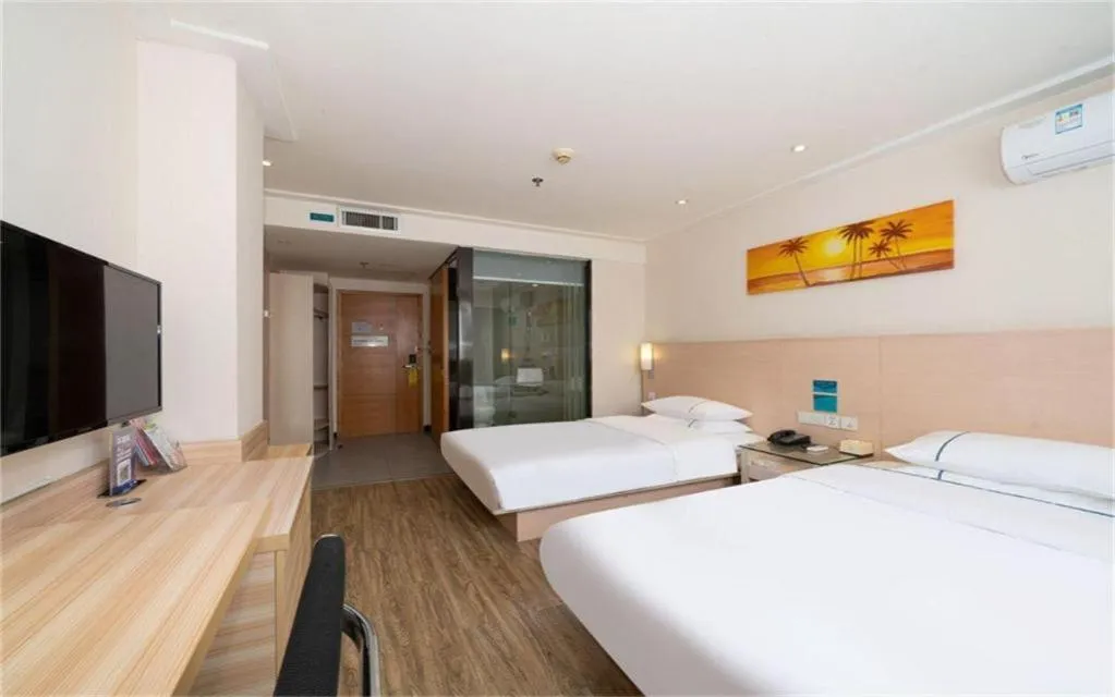 Bed in City Comfort Inn Maoming High Speed Railway Station Wenming Road