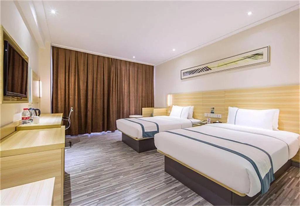 Bed in City Comfort Inn Maoming High Speed Railway Station Wenming Road