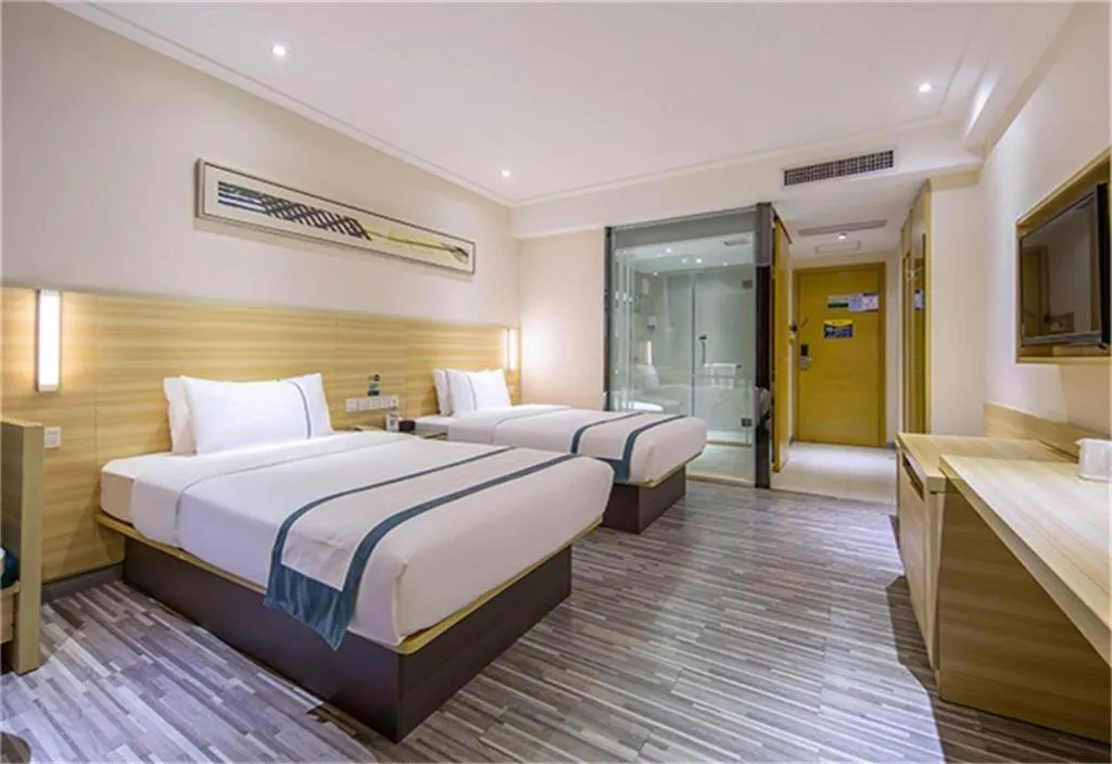 Bed in City Comfort Inn Maoming High Speed Railway Station Wenming Road