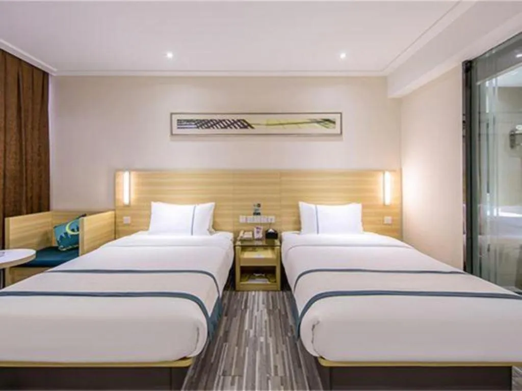 Bed in City Comfort Inn Maoming High Speed Railway Station Wenming Road