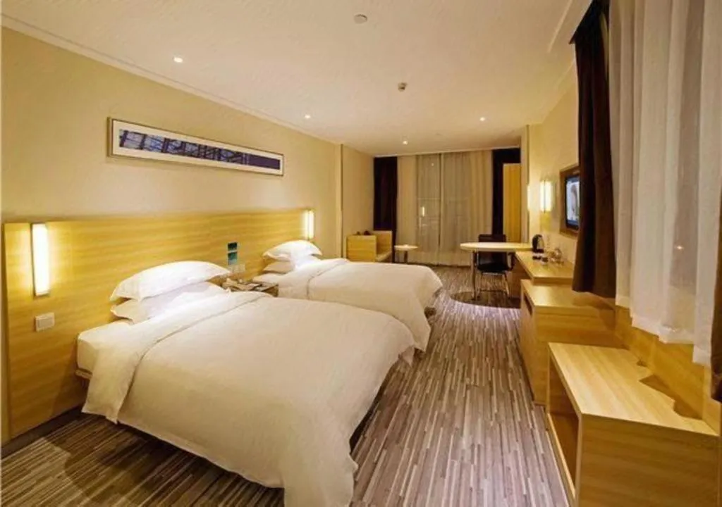 Bed in City Comfort Inn Maoming High Speed Railway Station Wenming Road