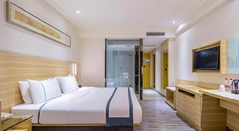 Bed in City Comfort Inn Maoming High Speed Railway Station Wenming Road