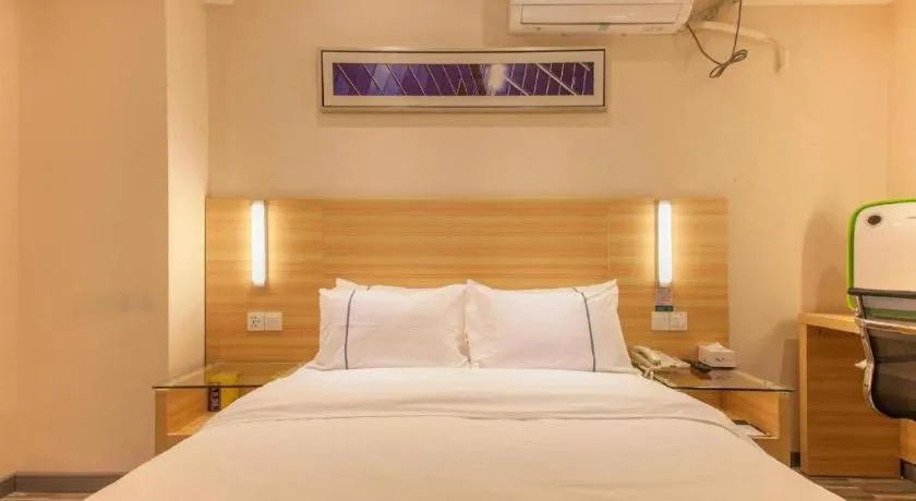 Bed in City Comfort Inn Wuhan Rui'an Street Metro Station