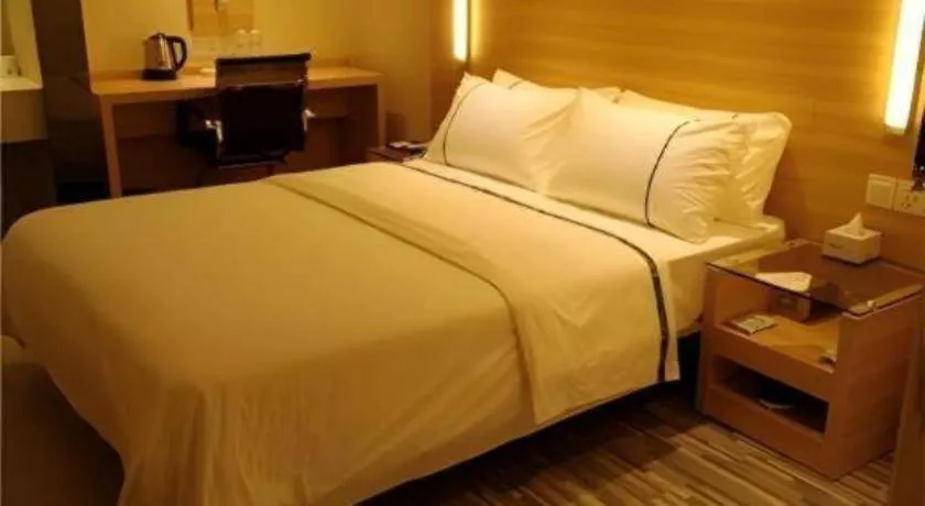Bed in City Comfort Inn Wuhan Rui'an Street Metro Station