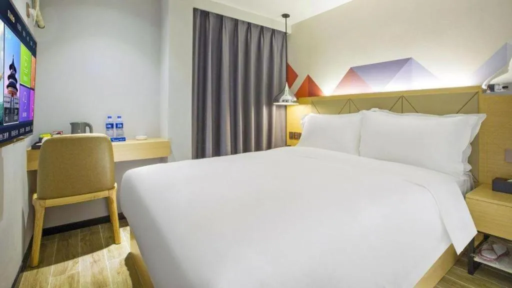 Bed in Borrman Hotel Zhuhai Gongbei Port Fuhuali Light Rail