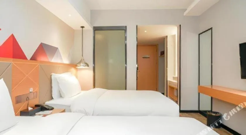 Bed in Borrman Hotel Zhuhai Gongbei Port Fuhuali Light Rail