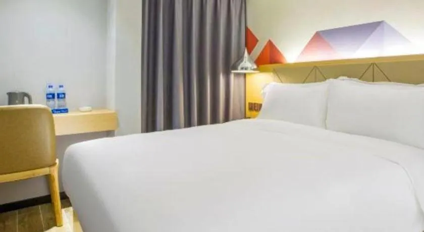 Bed in Borrman Hotel Zhuhai Gongbei Port Fuhuali Light Rail