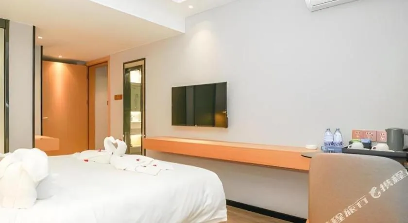 Bed in Borrman Hotel Zhuhai Gongbei Port Fuhuali Light Rail