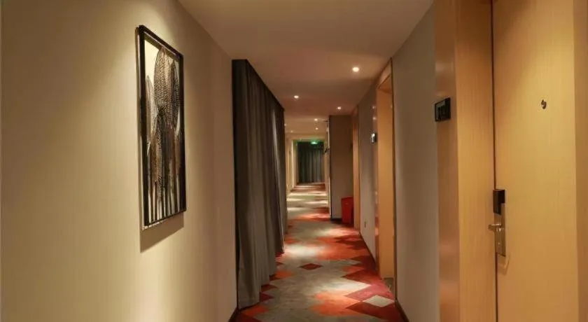 Borrman Hotel Zhuhai Gongbei Port Fuhuali Light Rail