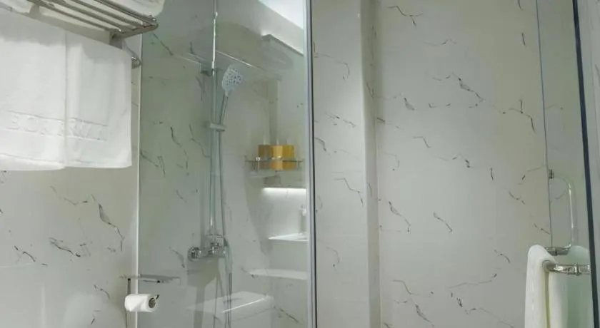 Borrman Hotel Zhuhai Gongbei Port Fuhuali Light Rail