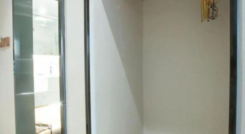 Borrman Hotel Zhuhai Gongbei Port Fuhuali Light Rail