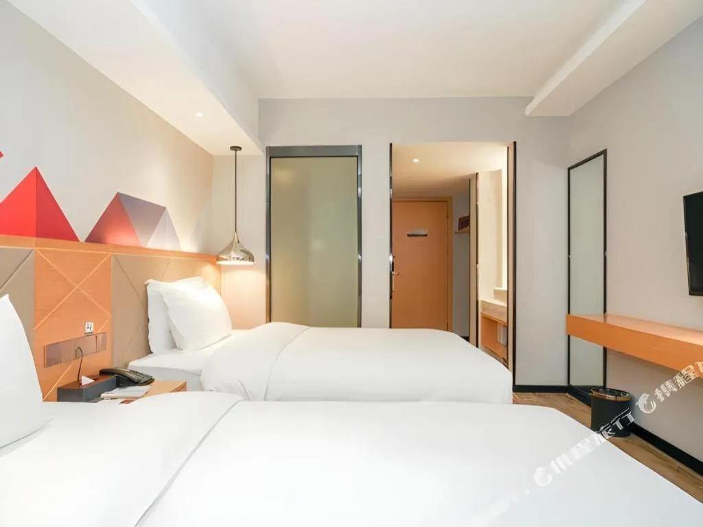 Bed in Borrman Hotel Zhuhai Gongbei Port Fuhuali Light Rail