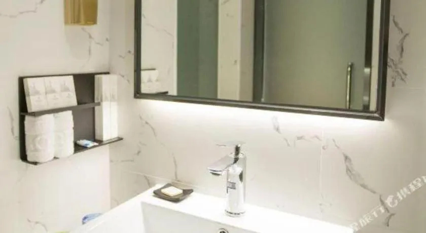 Borrman Hotel Zhuhai Gongbei Port Fuhuali Light Rail