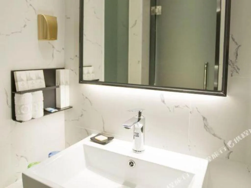 Borrman Hotel Zhuhai Gongbei Port Fuhuali Light Rail