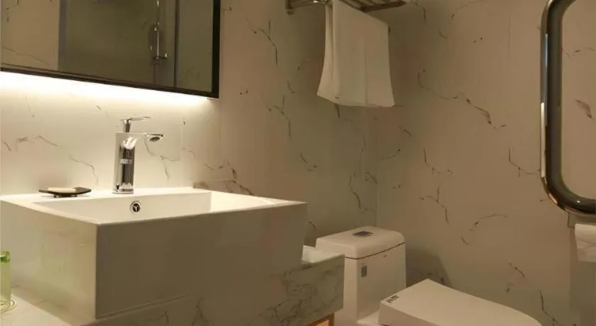 Borrman Hotel Zhuhai Gongbei Port Fuhuali Light Rail