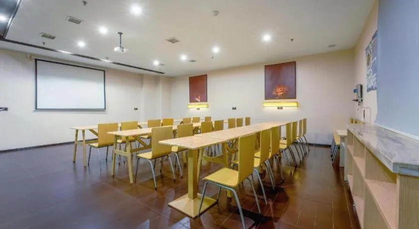 IU Hotel Taiyuan Changfeng West Street The Mixc