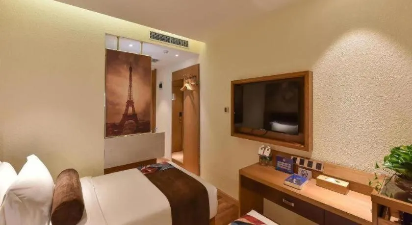 Bed in James Joyce Coffetel Beijing Station