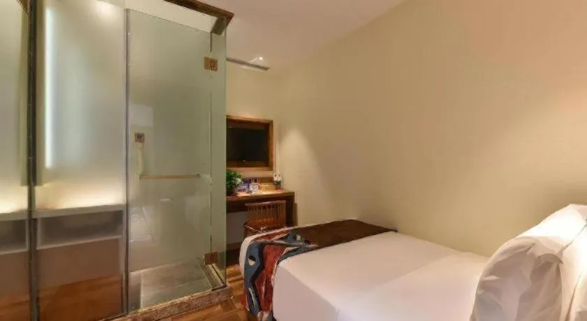 Bed in James Joyce Coffetel Beijing Station