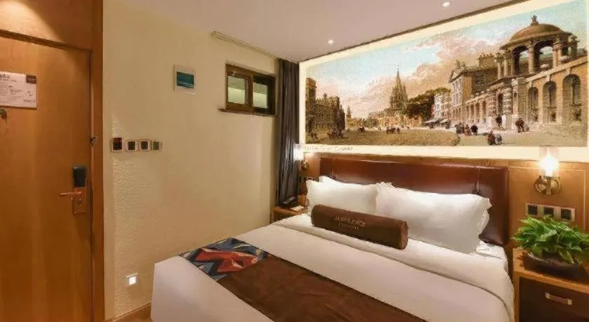 Bed in James Joyce Coffetel Beijing Station