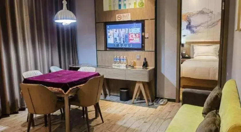 Bed in ZMAX Hotel Beijing Tongzhou Universal Tourist Resort Linheli Metro Station Bed in ZMAX Hotel Beijing Tongzhou Universal Tourist Resort Linheli Metro Station