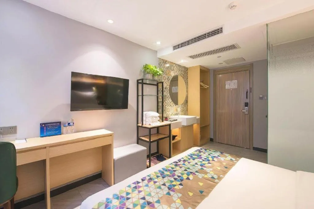 Bed in ZMAX Hotel Beijing Tongzhou Universal Tourist Resort Linheli Metro Station