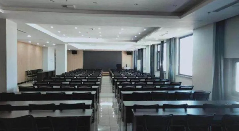 Magnotel Huludao Xingcheng Central Square Wenquan Street