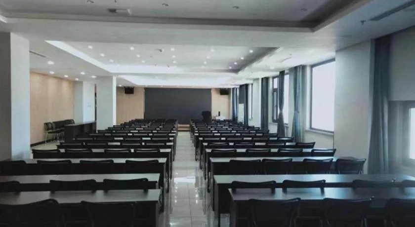 Magnotel Huludao Xingcheng Central Square Wenquan Street