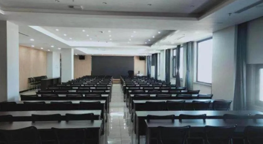 Magnotel Huludao Xingcheng Central Square Wenquan Street