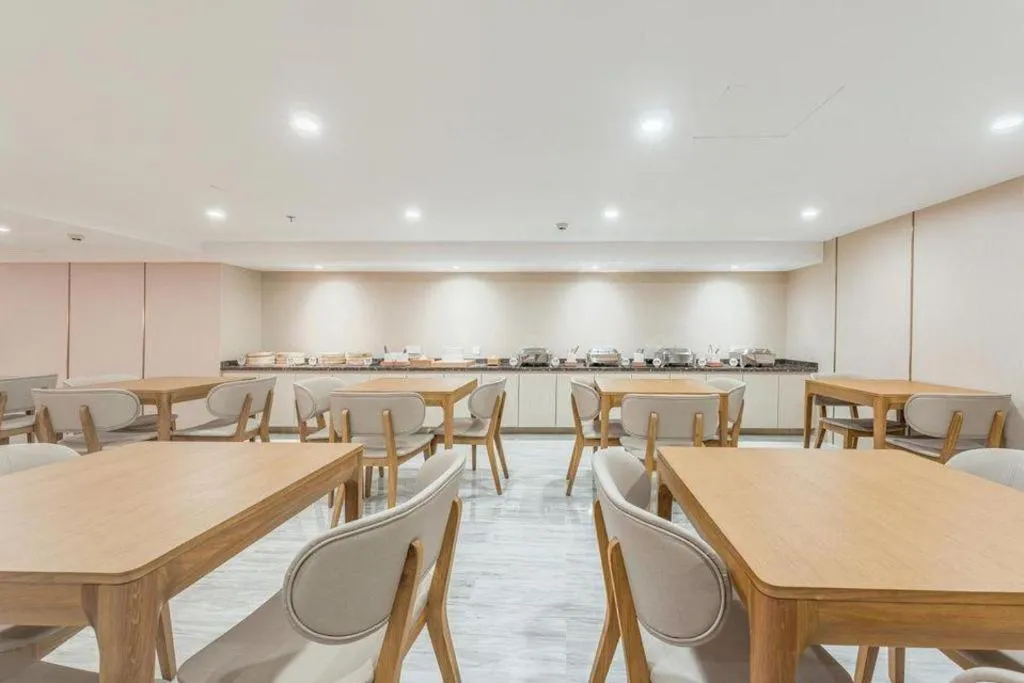 JI Hotel Shanghai Shangcheng Road Metro Station