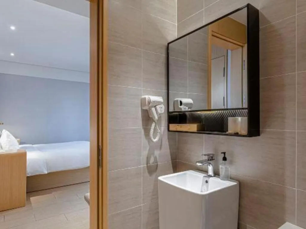 JI Hotel Shanghai Shangcheng Road Metro Station