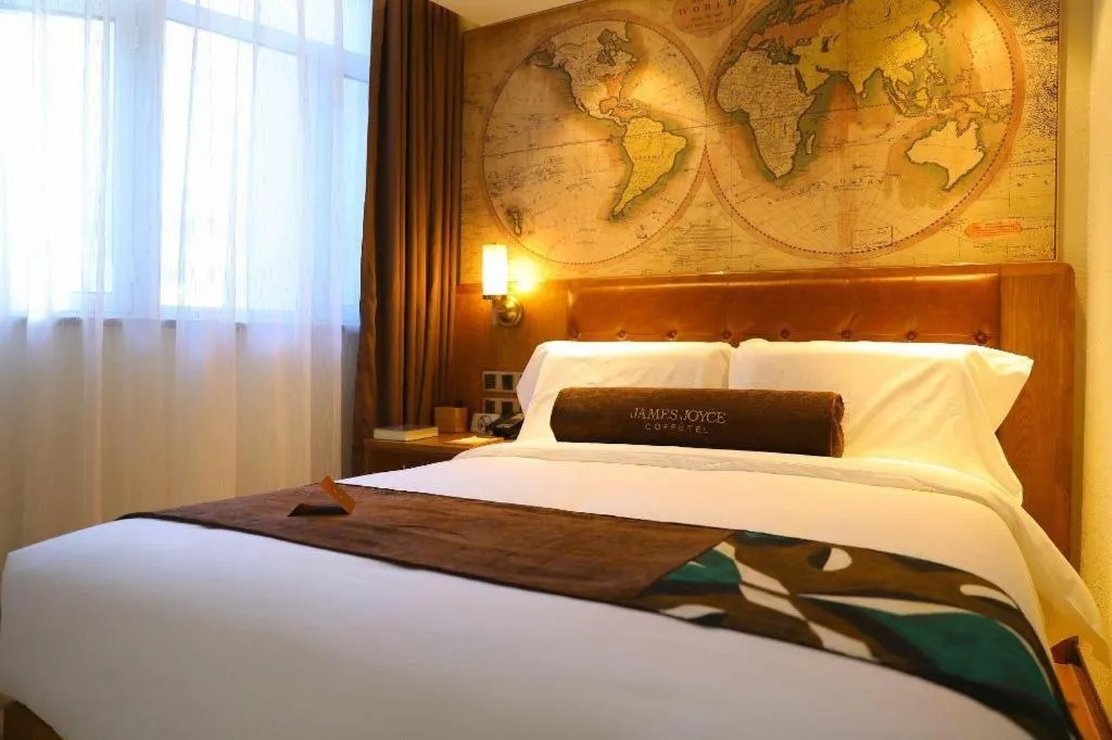 Bed in James Joyce Coffetel Shenyang North Railway Station Qishan Road Metro Station