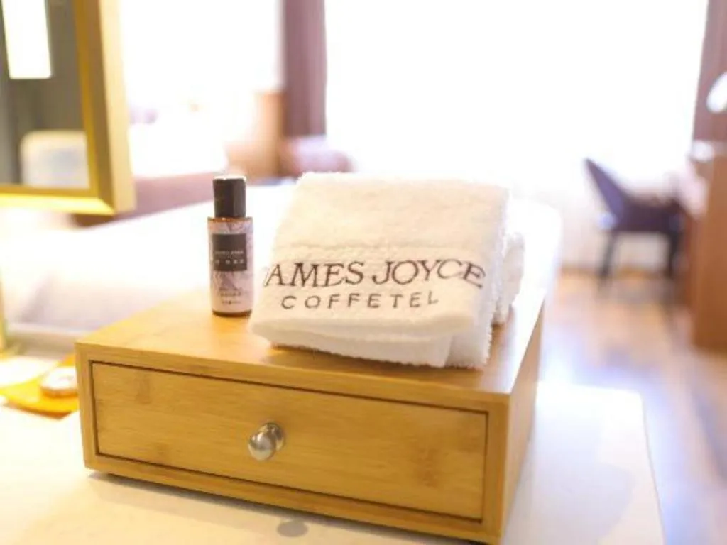 Bed in James Joyce Coffetel Shenyang North Railway Station Qishan Road Metro Station