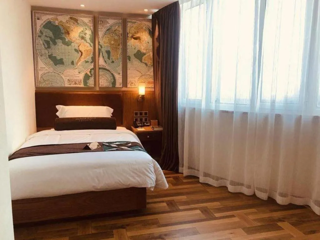 Bed in James Joyce Coffetel Shenyang North Railway Station Qishan Road Metro Station