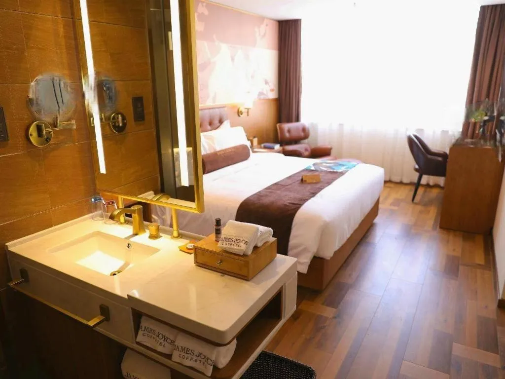 Bed in James Joyce Coffetel Shenyang North Railway Station Qishan Road Metro Station