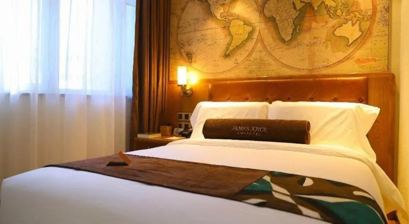 Bed in James Joyce Coffetel Shenyang North Railway Station Qishan Road Metro Station