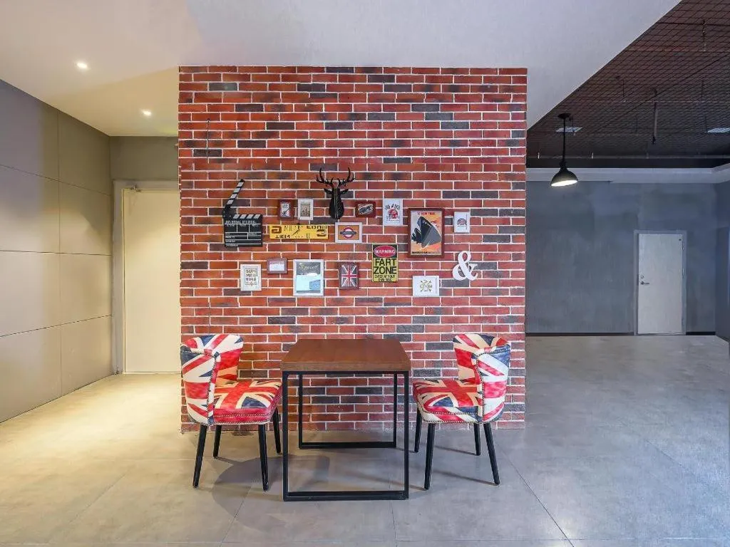 James Joyce Coffetel Shenyang North Railway Station Qishan Road Metro Station