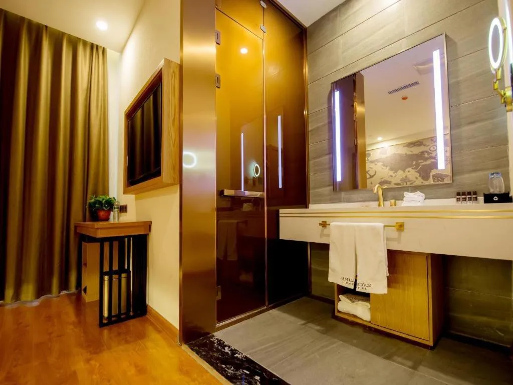 James Joyce Coffetel Harbin Central Street