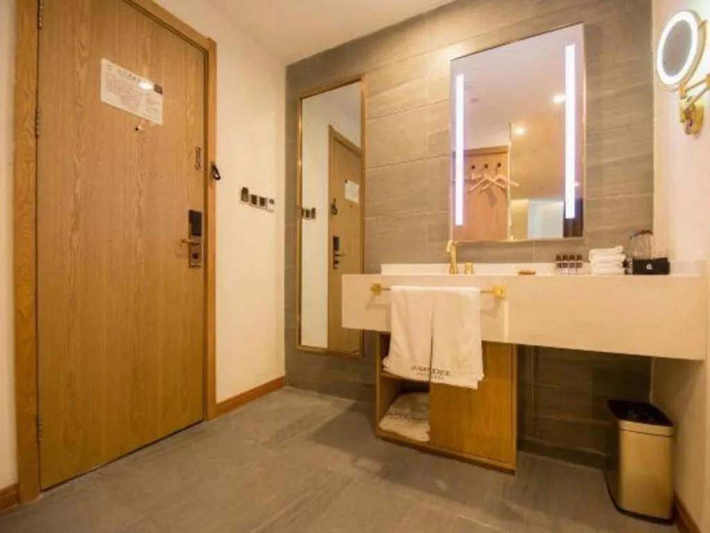 James Joyce Coffetel Harbin Central Street