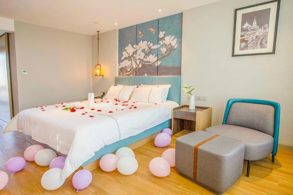 Bed in Magnotel Hotel Dongxing Guomen Port