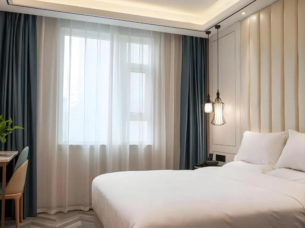 Bed in Zmax Hotel Guangzhou Railway Station