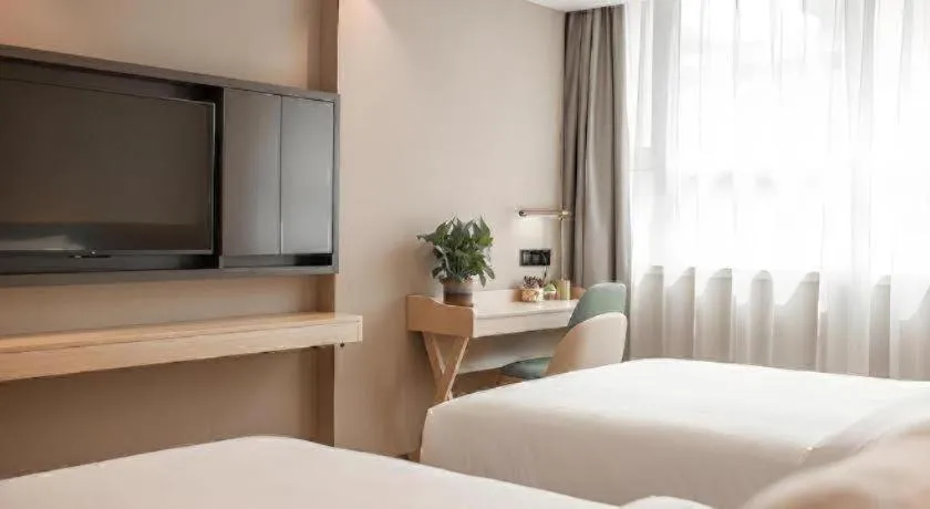 Bed in Zmax Hotel Guangzhou Railway Station