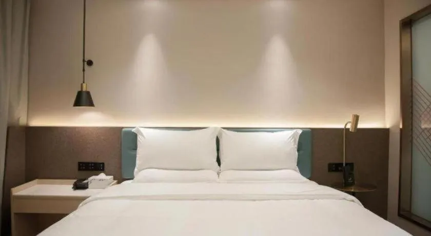 Bed in Zmax Hotel Guangzhou Railway Station