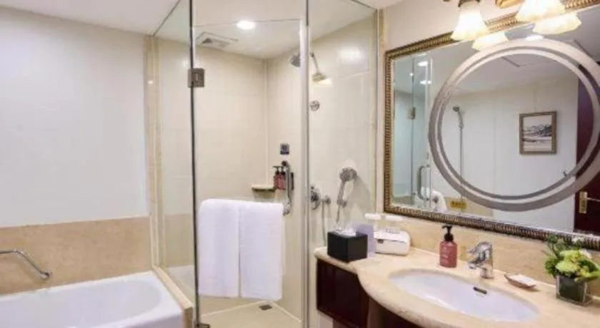 YUN-RAY Ambassador Hotel