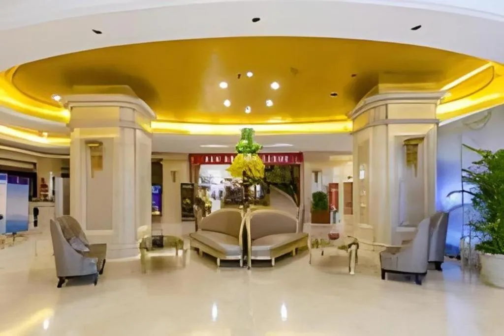 YUN-RAY Ambassador Hotel