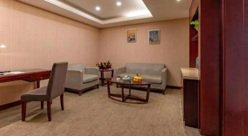 YUN-RAY Ambassador Hotel